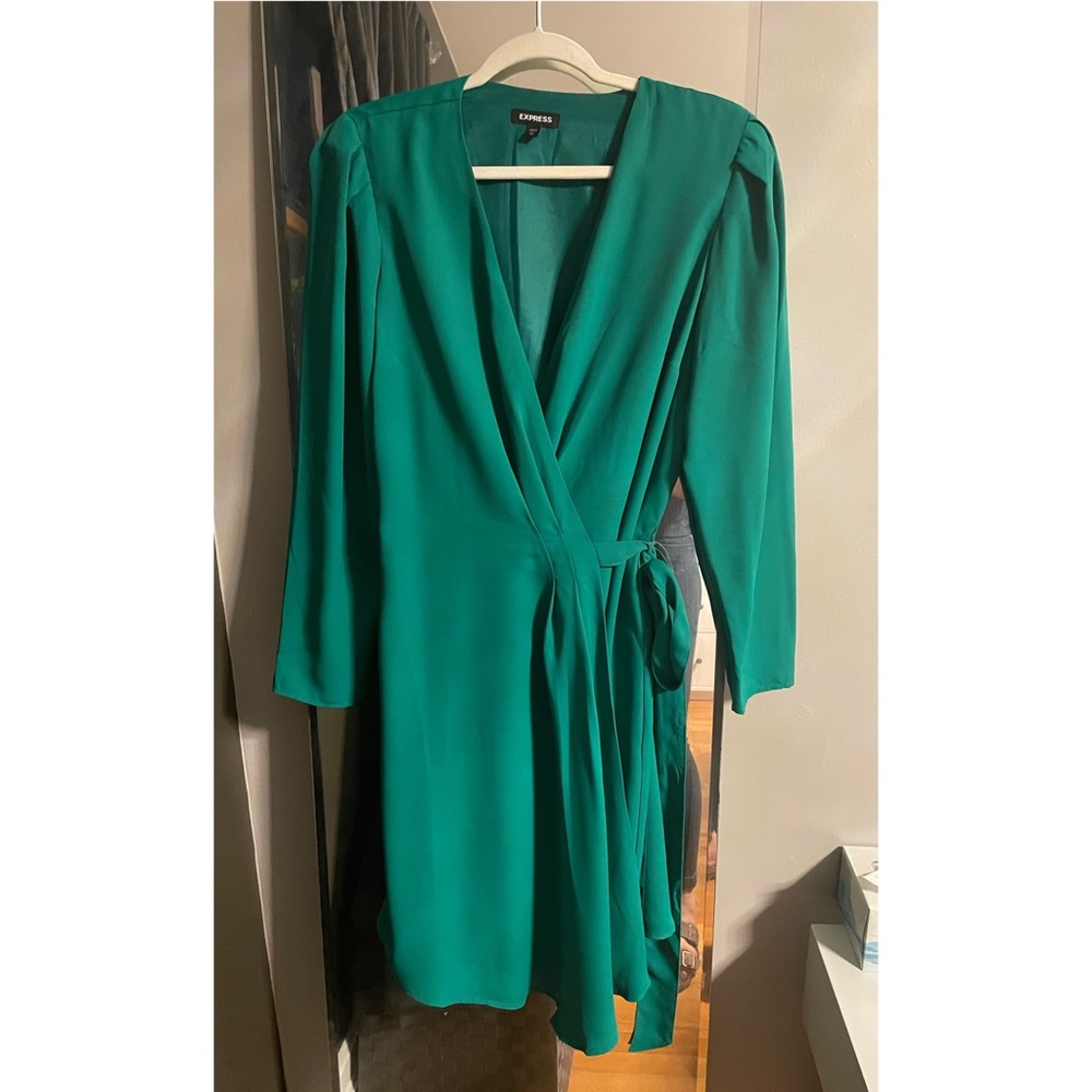 Green strap dress